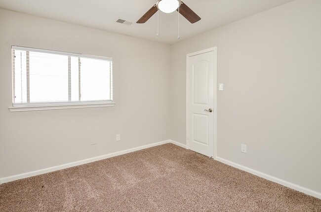 Building Photo - 13410 Cricklewood Creek Ln