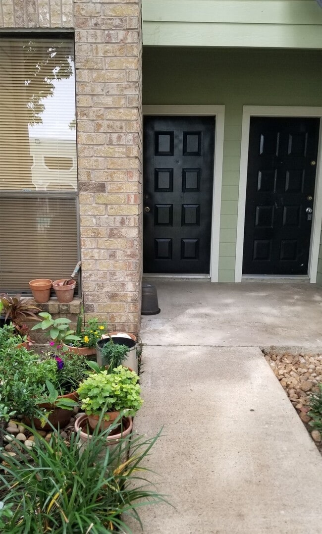 Building Photo - 6602 Harbor Town Dr