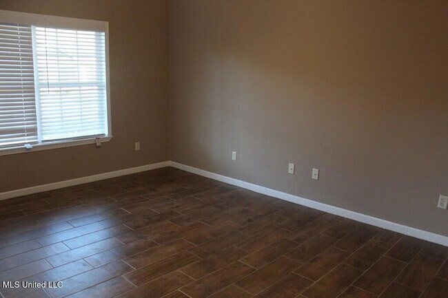 Building Photo - 1007 Bassett Dr