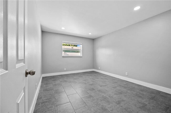 Building Photo - 1470 N Dixie Hwy