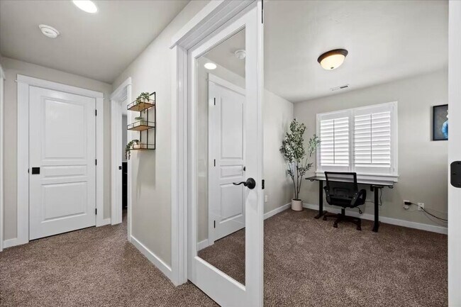 Building Photo - 10130 W Brownstone Dr
