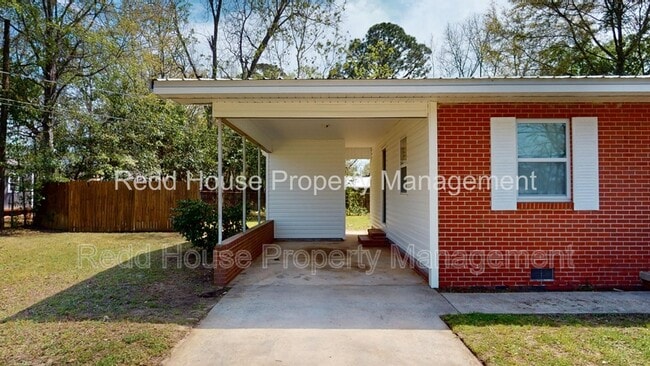 Building Photo - 107 Metcalf St