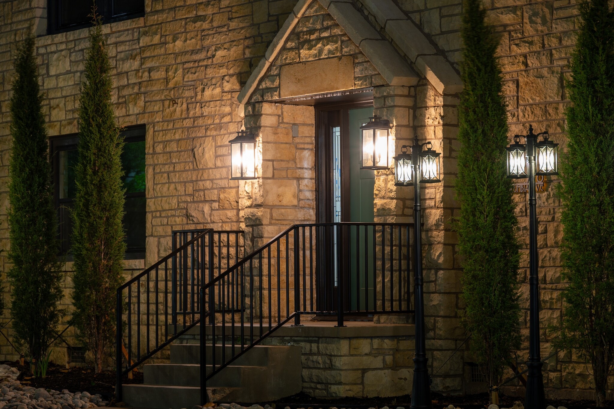 Building Photo - 718 S Columbia Ave