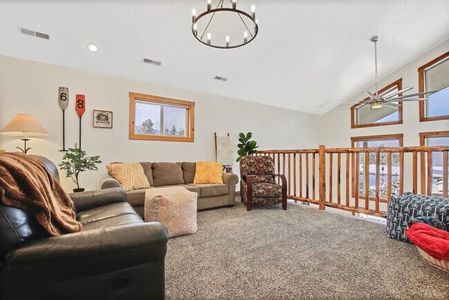 Building Photo - 130 Par Dr