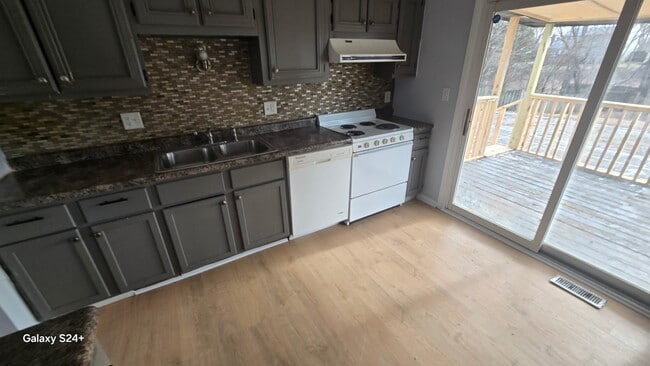 Building Photo - 5515 Dollar Hide S Dr