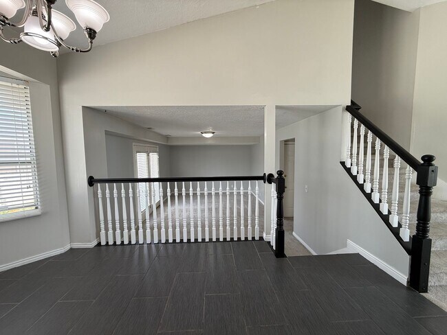 Building Photo - Updated Home in Draper!