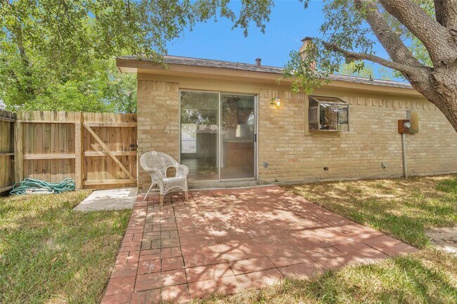Building Photo - 9810 Kiwi Ln