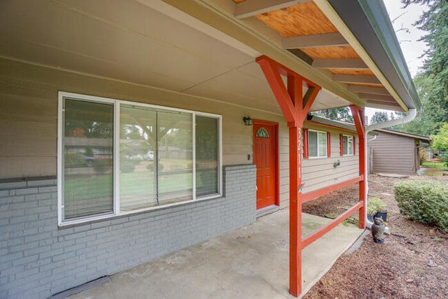 Building Photo - THREE BEDROOM HOUSE IN VANCOUVER