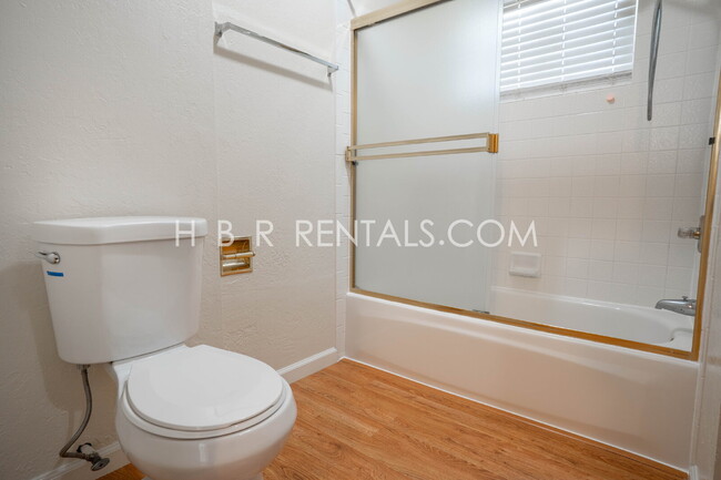 Building Photo - Charming Three Bedroom Single Story Liverm...