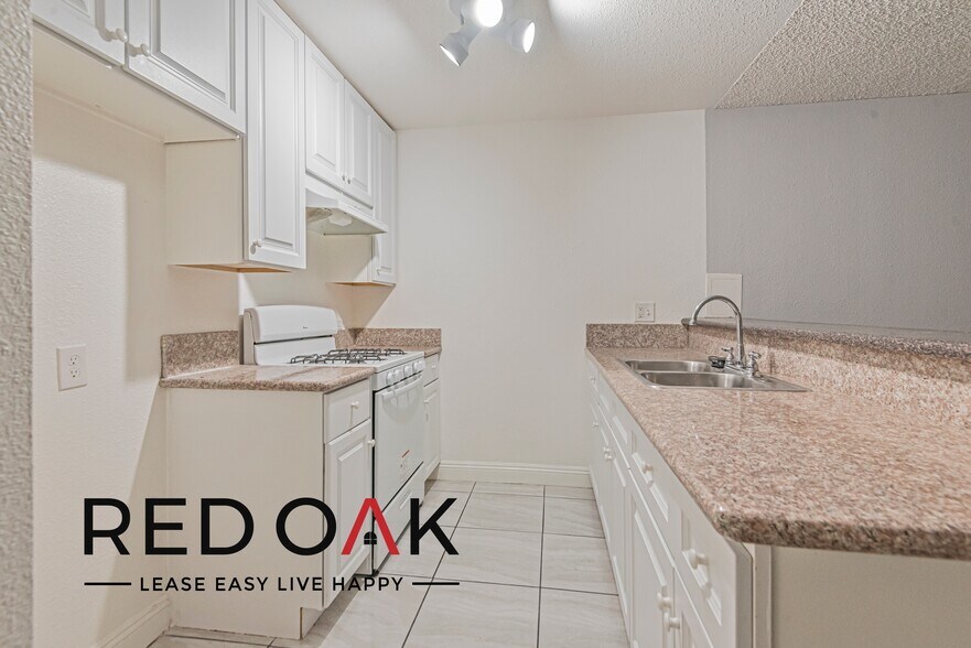 Building Photo - 227 E Ave 41