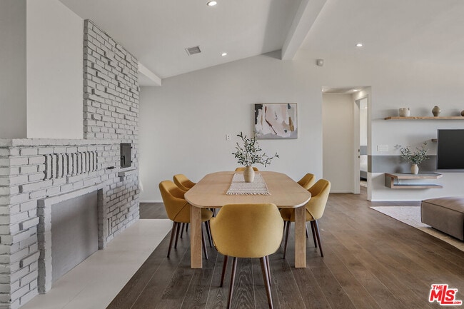 Building Photo - 2612 Carman Crest Dr