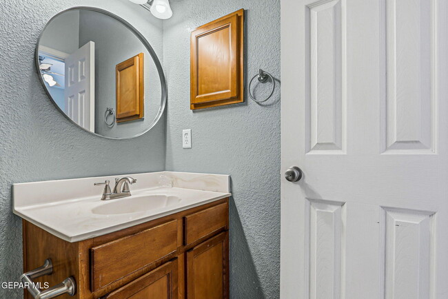 Building Photo - 3150 N Yarbrough Dr