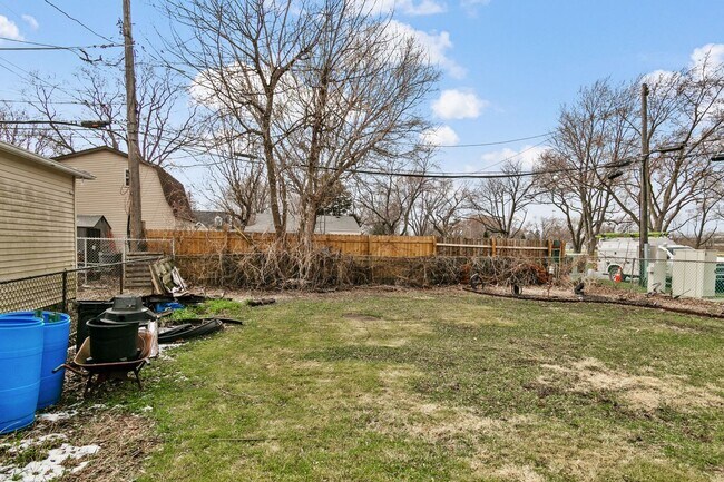 Building Photo - 14500 Sawyer Ave