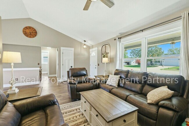 Building Photo - Updated 3-Bed Home with 2-Car Garage and Fenced in Yard on .23+ Acres, Near GVSU