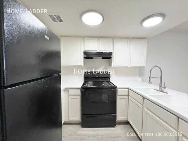 Building Photo - 4959 S Park Ave