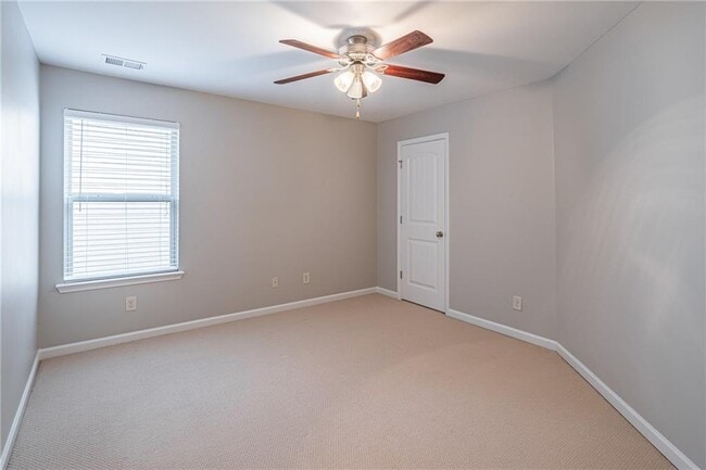 Building Photo - 2668 Lake Manor Circle