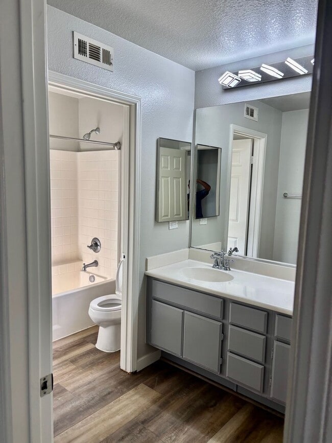 Building Photo - 14661 Bison Ln