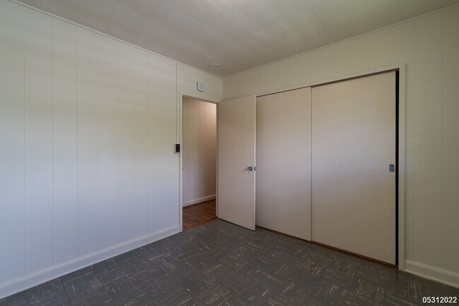 Building Photo - IMMACULATE AND CLEAN 3BR/1.5BA WITH 2 BONU...
