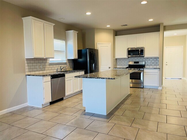 Building Photo - 719 Ashley Falls Ln