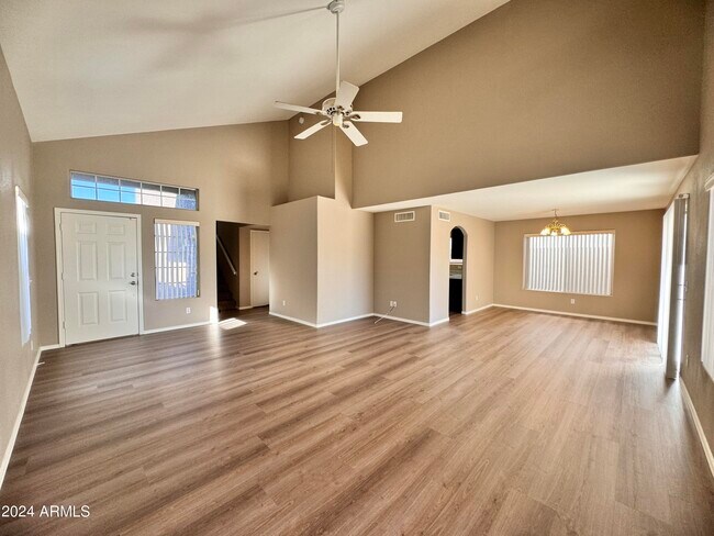 Building Photo - 10453 N 76th Dr