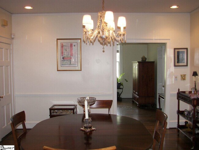 Building Photo - 101 W Augusta Pl