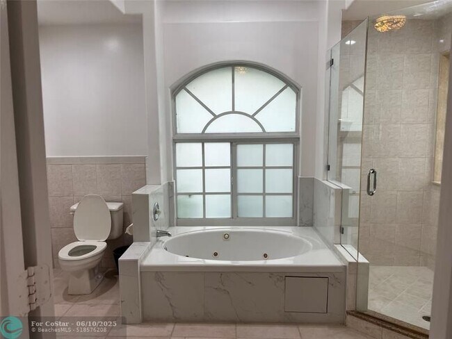 Building Photo - 7400 SW 37 Ct