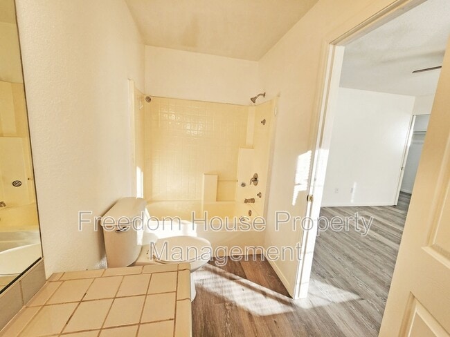 Building Photo - 670 Bourbon St