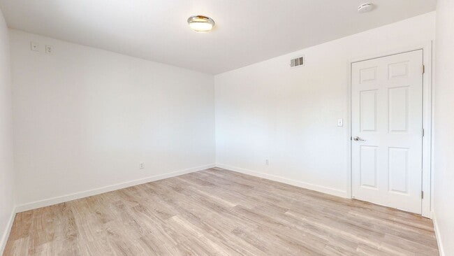 Building Photo - AVAILABLE NOW! RANCHO CUCAMONGA UPDATED Family Home 4+2