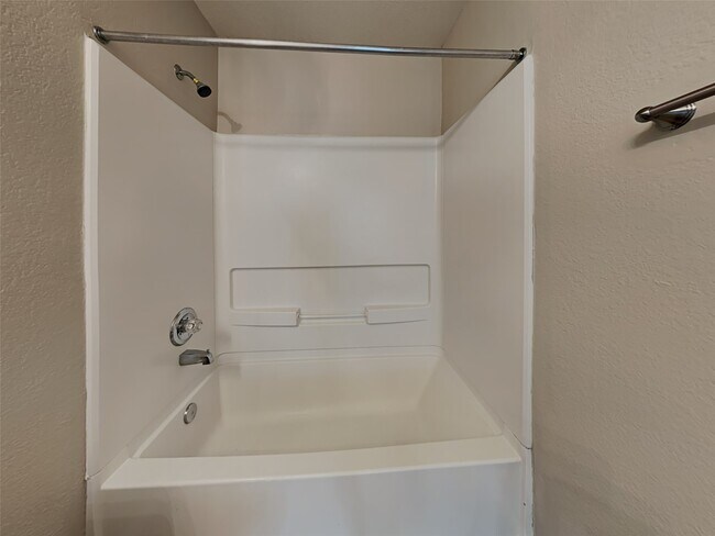 Building Photo - 11338 Log Cabin Ln