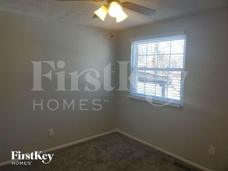 Building Photo - 4207 Edinburgh Dr