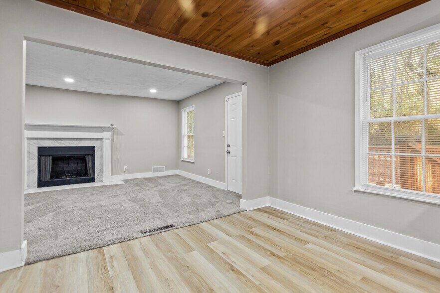 Building Photo - 800 Post Road Cir