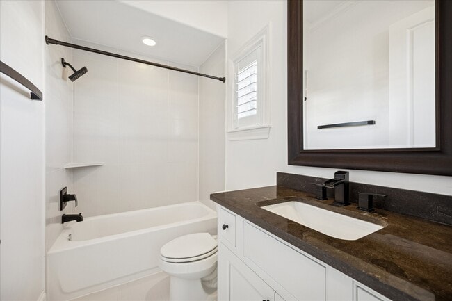 Building Photo - 3850 Glen Arbor Dr