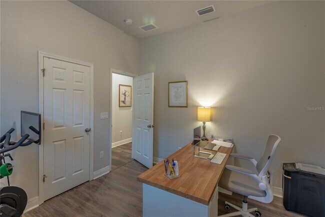 Building Photo - 16459 Courtyard Loop
