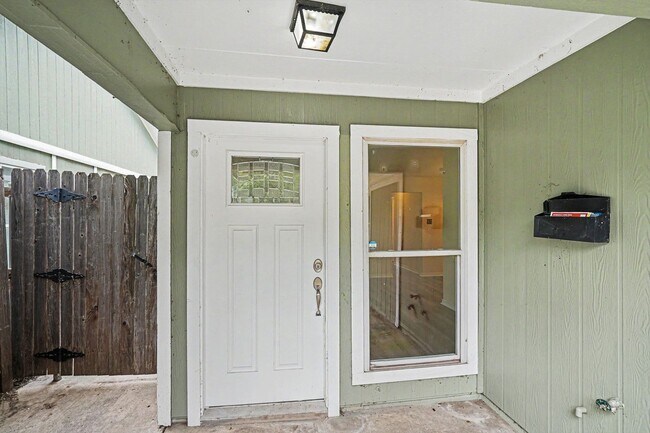 Building Photo - Charming 2-bedroom, 1-bath home in a convenient Fort Worth location!