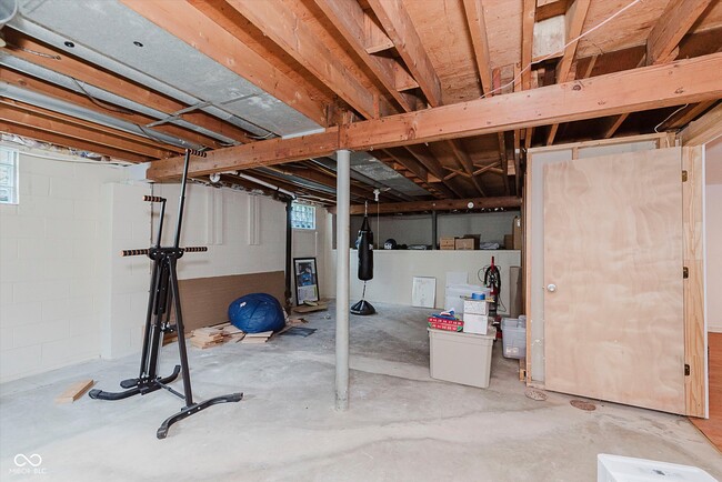 Building Photo - 2219 Fisher Ave