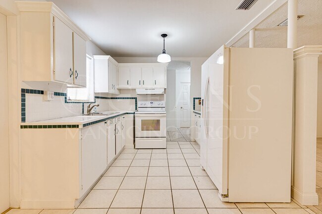 Building Photo - Charming 3 Bedroom Corner Lot Ormond Beach...