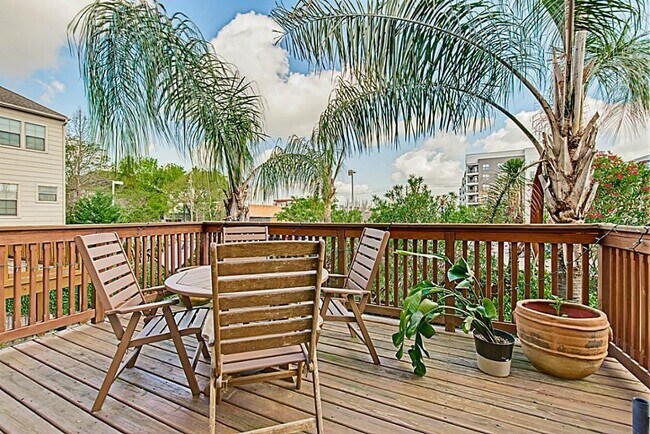 Building Photo - 5422 Lillian St