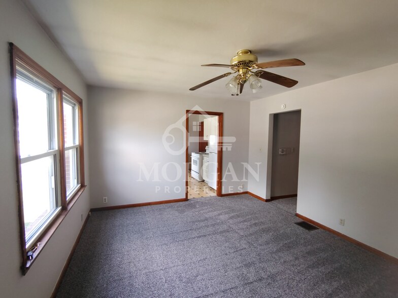 Building Photo - 321 W 29th St
