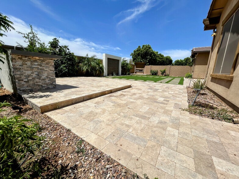 Building Photo - 1811 E Aster Pl