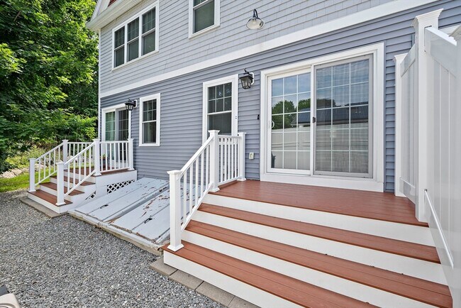 Building Photo - 479 Sherman St