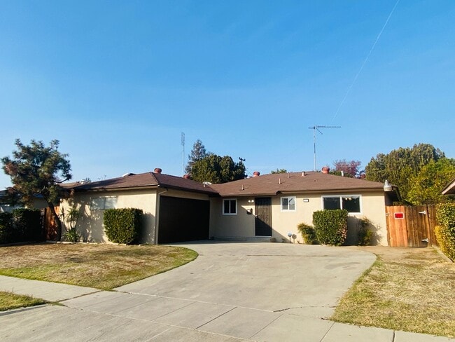 Building Photo - $1,895 Peach & Mckinley, 3 Bedroom - E. Ho...