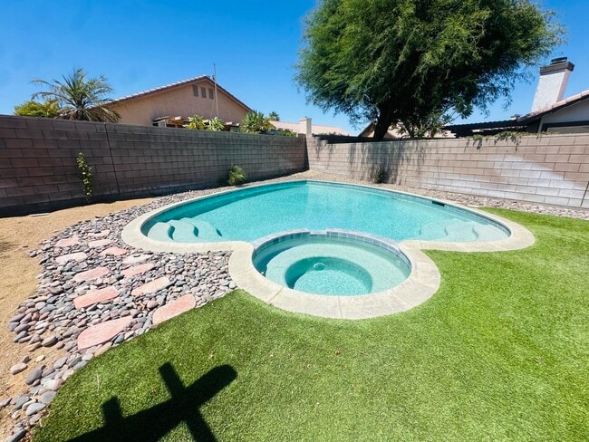 Building Photo - 78780 Birchcrest Cir