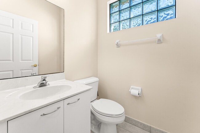 Building Photo - 255 Saratoga Blvd E