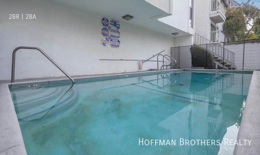 Building Photo - 1033 3rd St