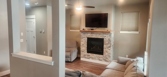 Building Photo - 2633 Park Creek Ave