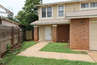Building Photo - Putters Cove Duplex