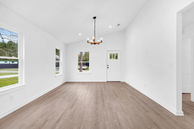 Building Photo - 964 W 9th St