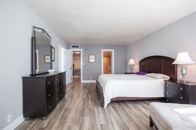 Building Photo - 1360 S Ocean Blvd