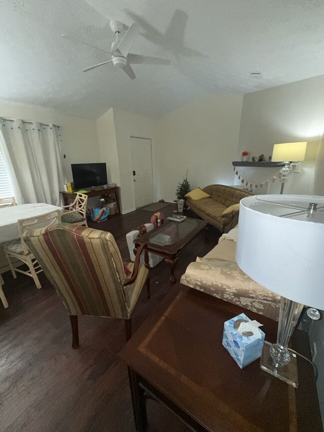 Building Photo - r1423a