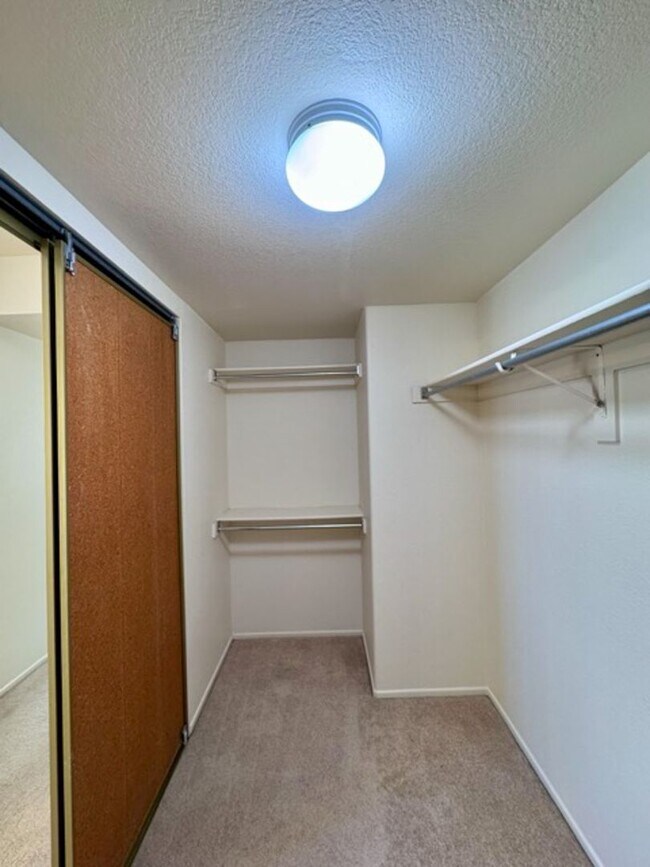 Building Photo - Spacious 3 Bedroom Home with High Ceilings...
